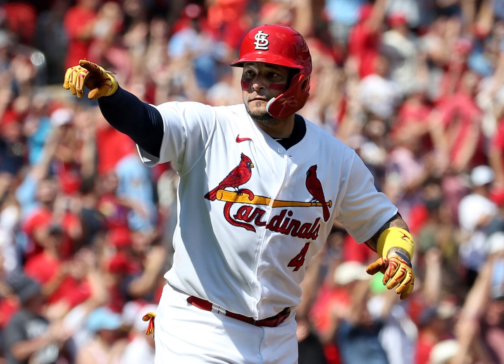 Cardinals beat Cincinnati Reds 5-1 in of doubleheader